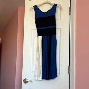 Elegant Blue and Black Sleeveless Dress